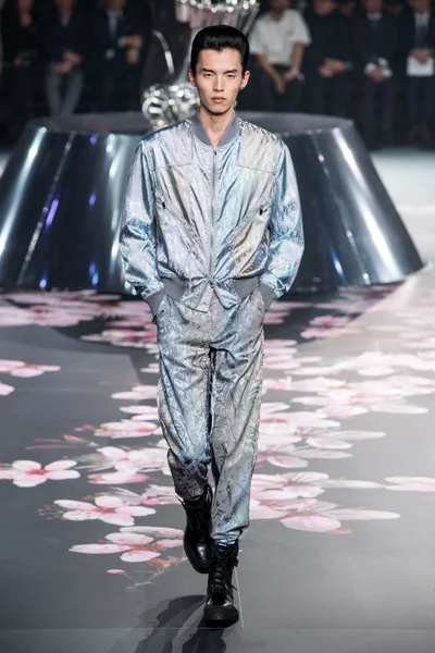Look 30